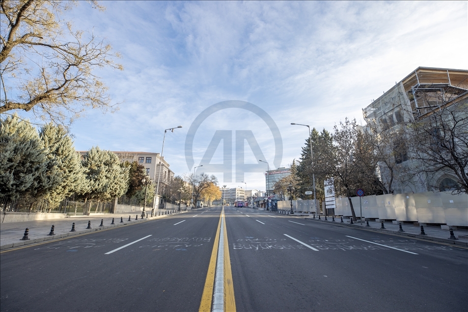 Ankara'da sokağa çıkma kısıtlamasına uyuluyor