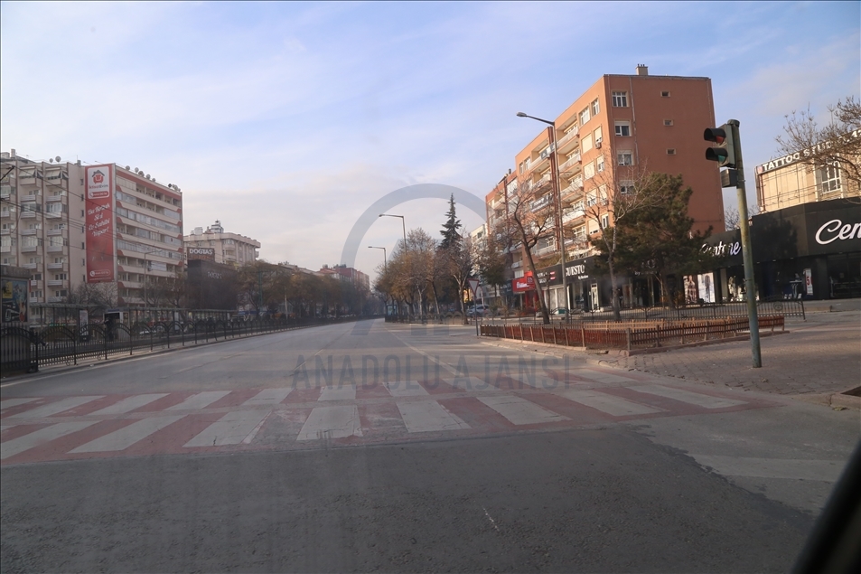 Konya'da 2021'in ilk gününde cadde ve sokaklarda sessizlik hakim