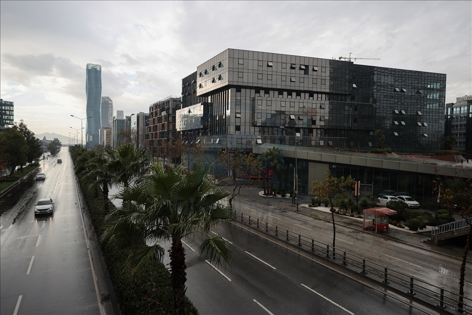 Ege'de 2021'in ilk gününde cadde ve sokaklarda sessizlik hakim