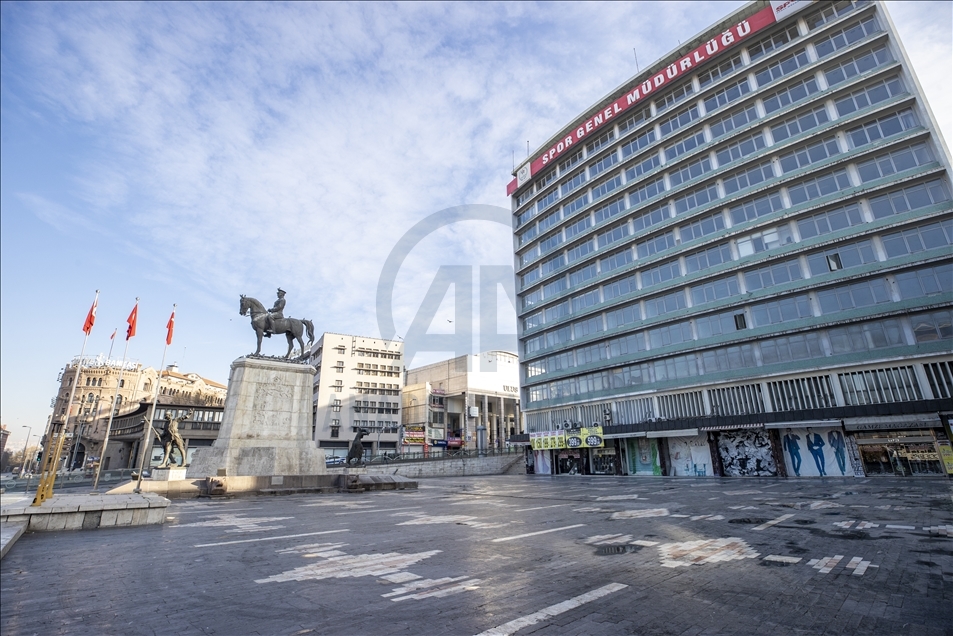 Ankara'da sokağa çıkma kısıtlamasına uyuluyor