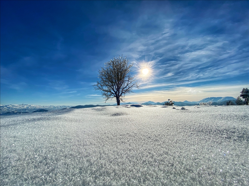 Erzurum’daki Dipsiz Göl soğuk hava nedeniyle buz tuttu