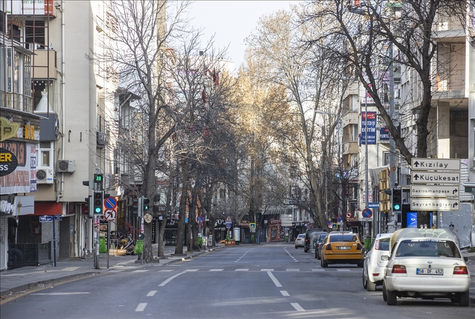 Ankara'da sokağa çıkma kısıtlamasına uyuluyor