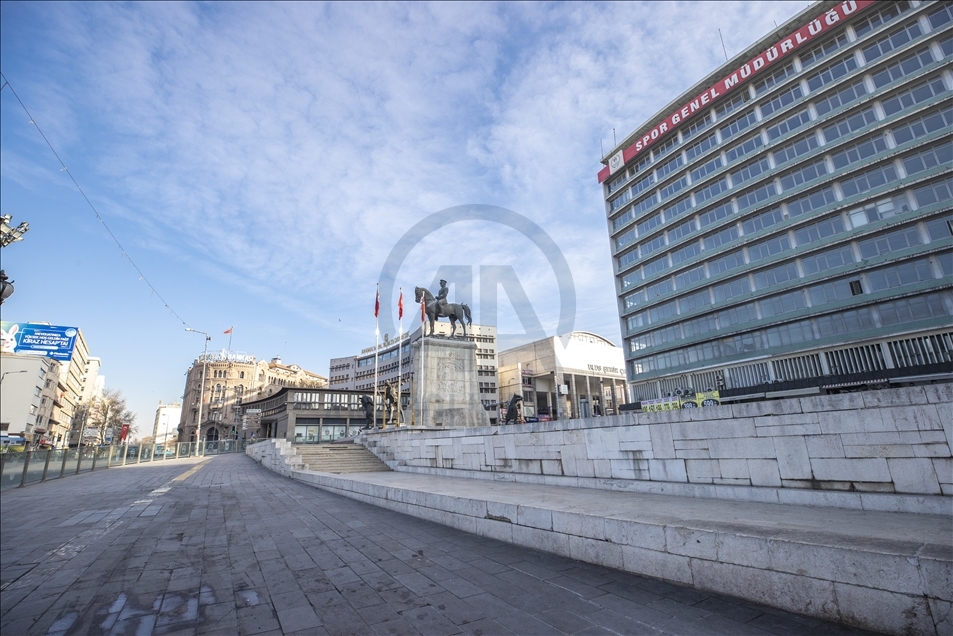 Ankara'da sokağa çıkma kısıtlamasına uyuluyor