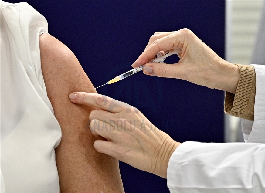 First covid-19 vaccinations in Vienna
