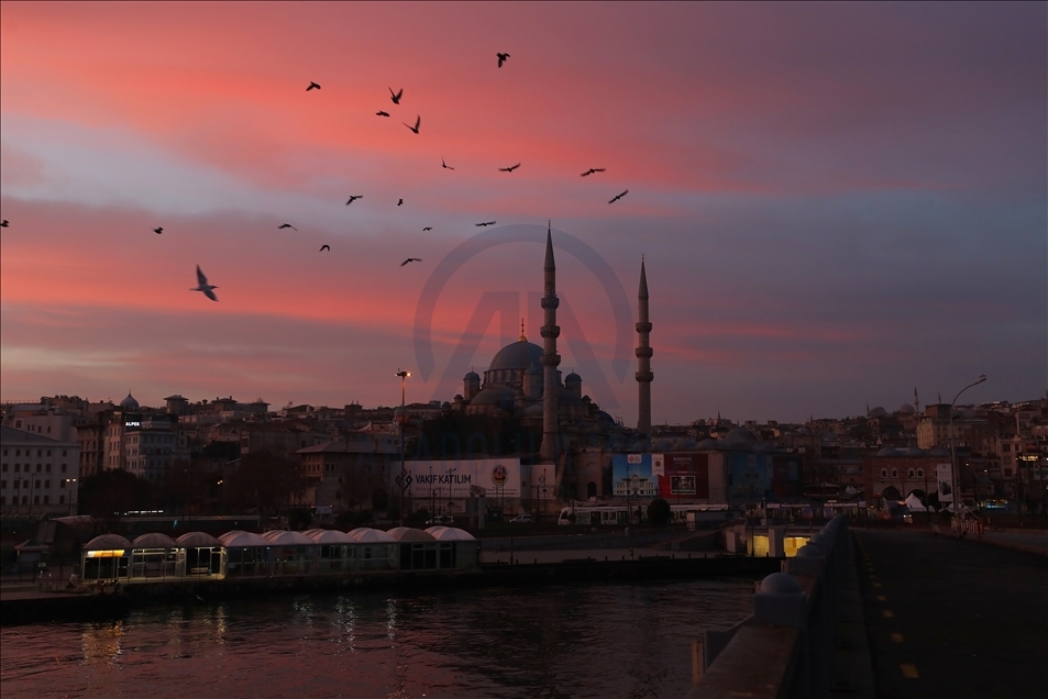 Magični izlazak sunca u Istanbulu, gradu na dva kontinenta