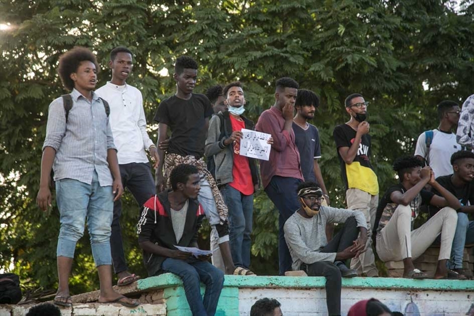 نفذ عشرات السودانيين، الأحد، وقفة 