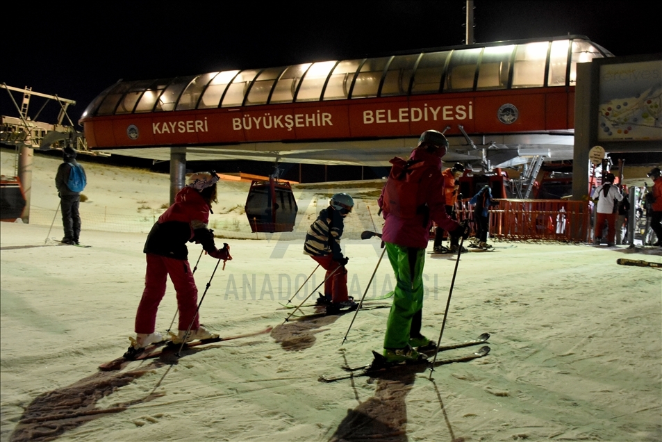 "Ночная лыжня": одно из популярных развлечений в турецком "Эрджиесе"