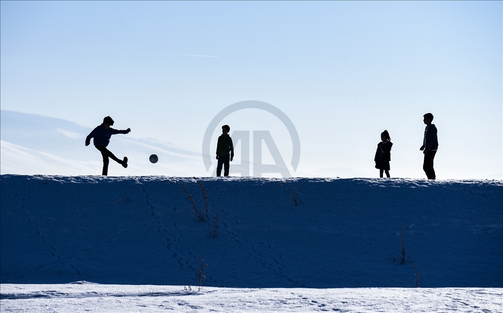 Fútbol sobre la nieve en el este de Turquía