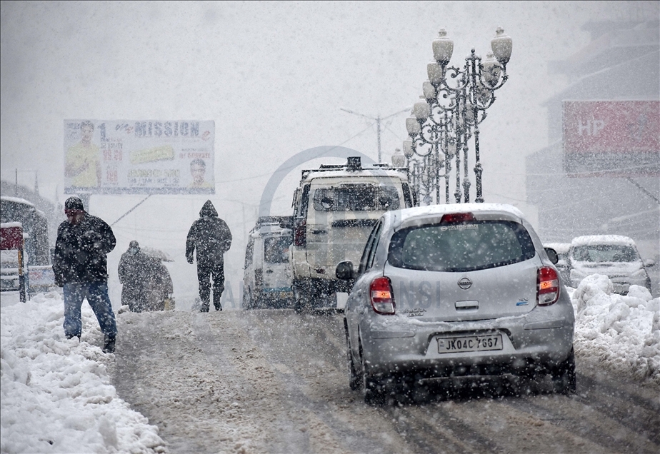 Severe weather warning amid snowfall in Kashmir