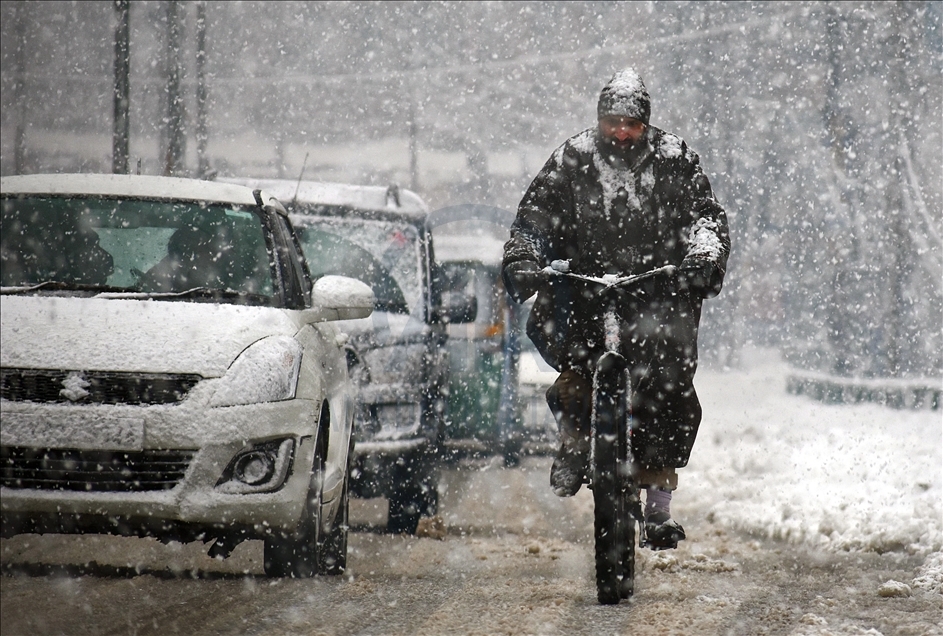 Severe weather warning amid snowfall in Kashmir