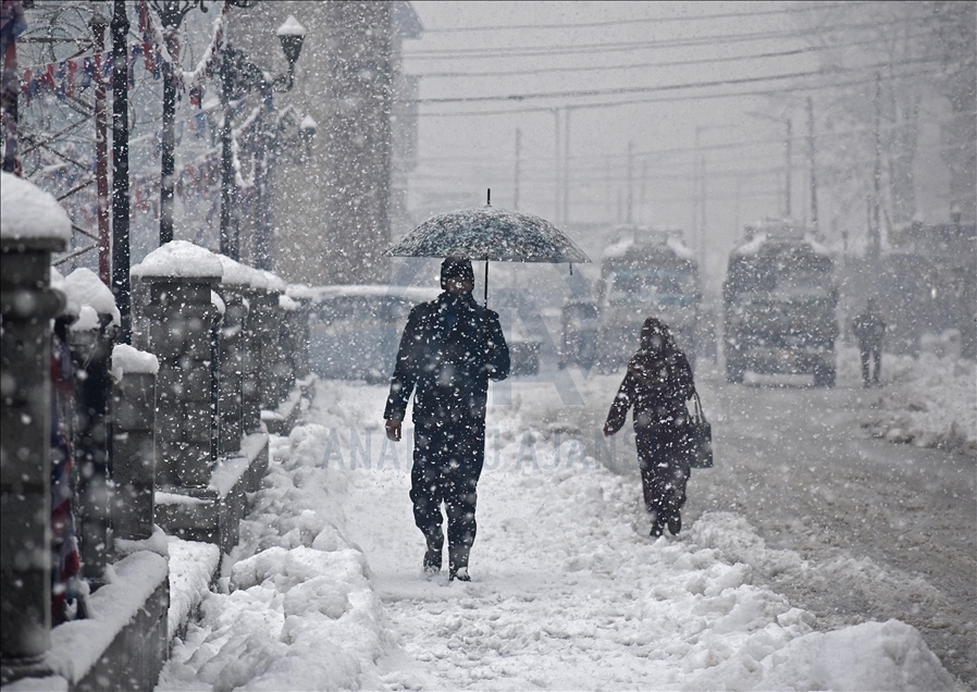 Severe weather warning amid snowfall in Kashmir