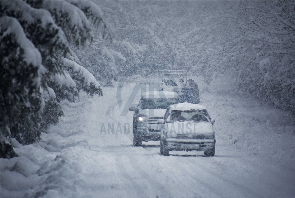 Severe weather warning amid snowfall in Kashmir