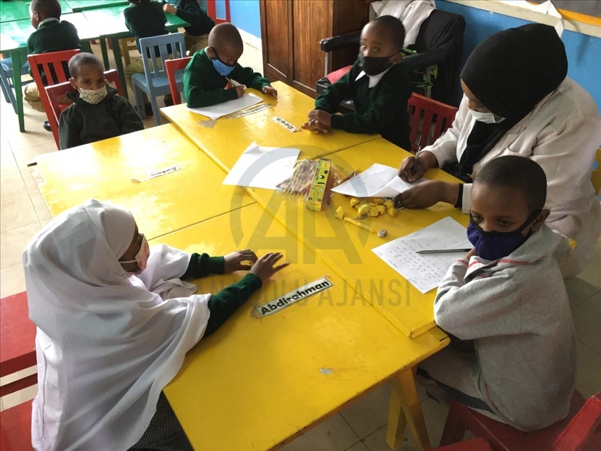 El regreso a clases después de nueve meses en Kenia