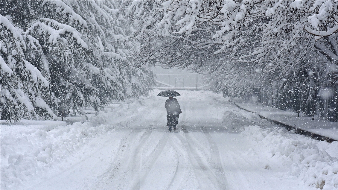 Severe weather warning amid snowfall in Kashmir