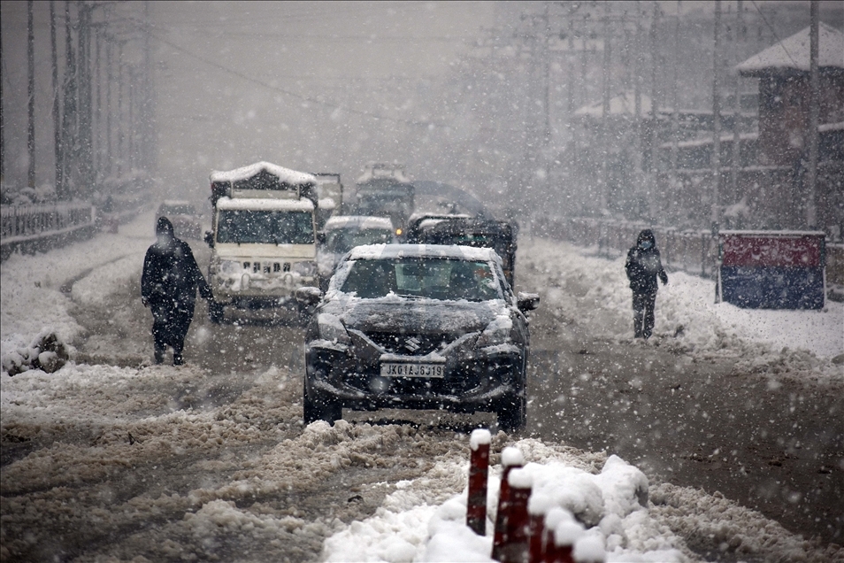 Severe weather warning amid snowfall in Kashmir