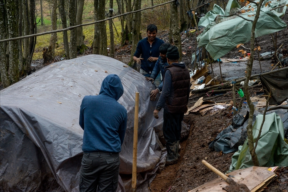 BiH: Migranti u kampu kod Velike Kladuše borave u izuzetno teškim uslovima