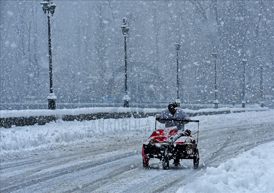 Severe weather warning amid snowfall in Kashmir