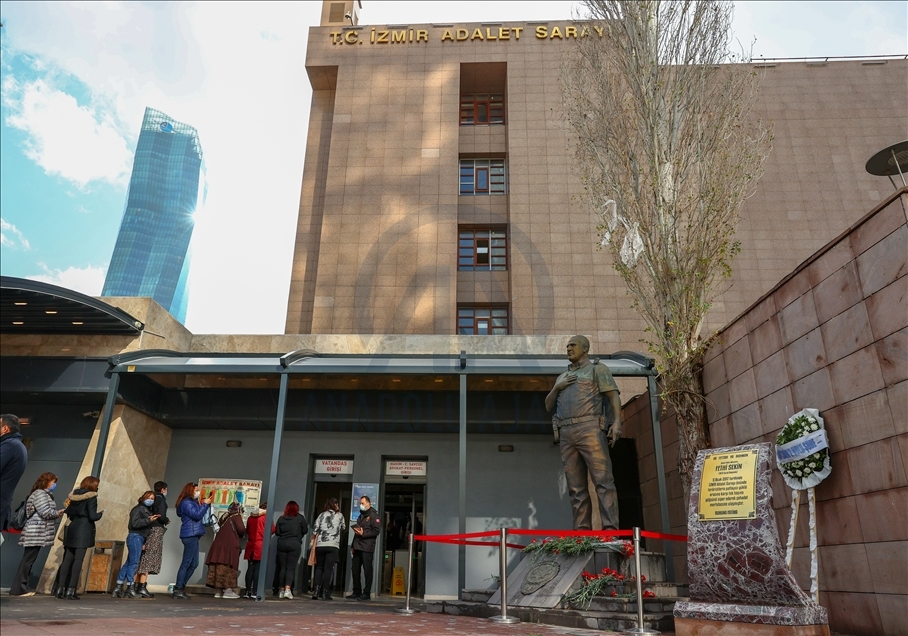 İzmir Adliyesi şehitleri anılıyor