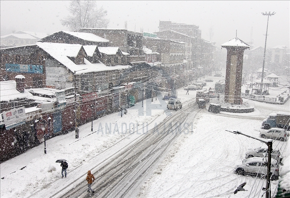Severe weather warning amid snowfall in Kashmir