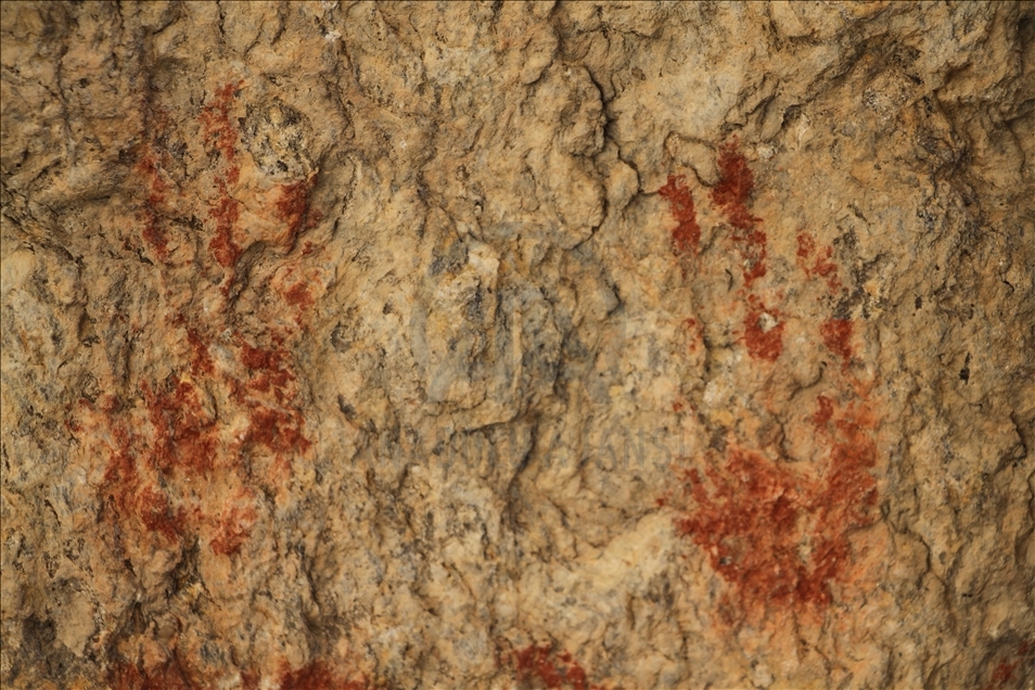 Manisa'daki jeopark alanında ayak izi ve küllerin geçmişi araştırıldı