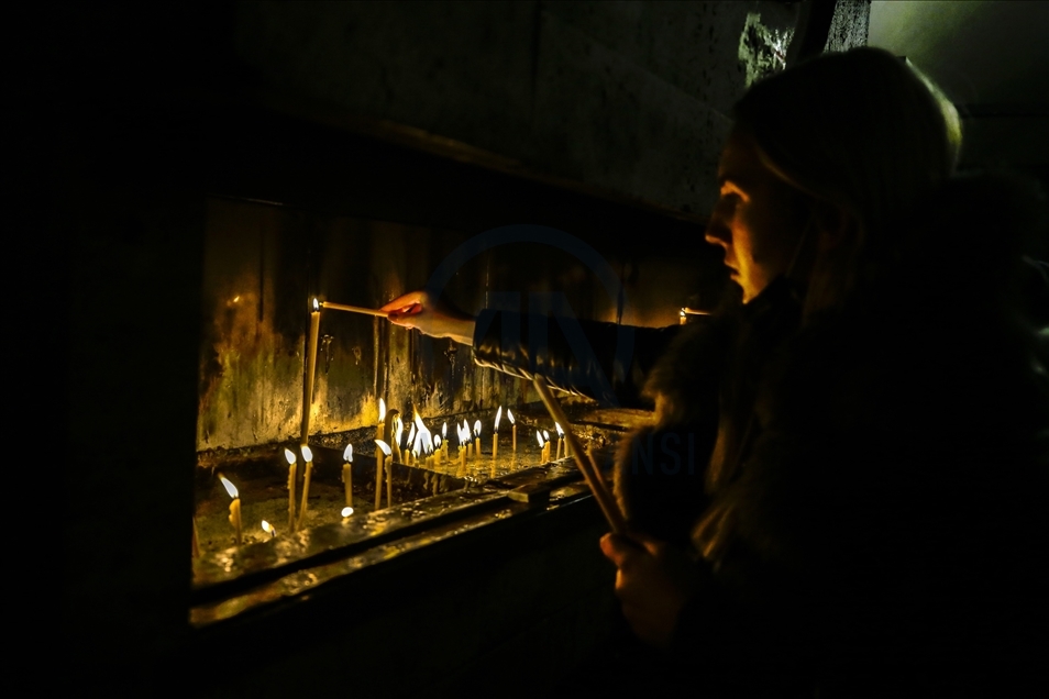 Sarajevo: Obilježavanje Badnje večeri otpočelo paljenjem badnjaka