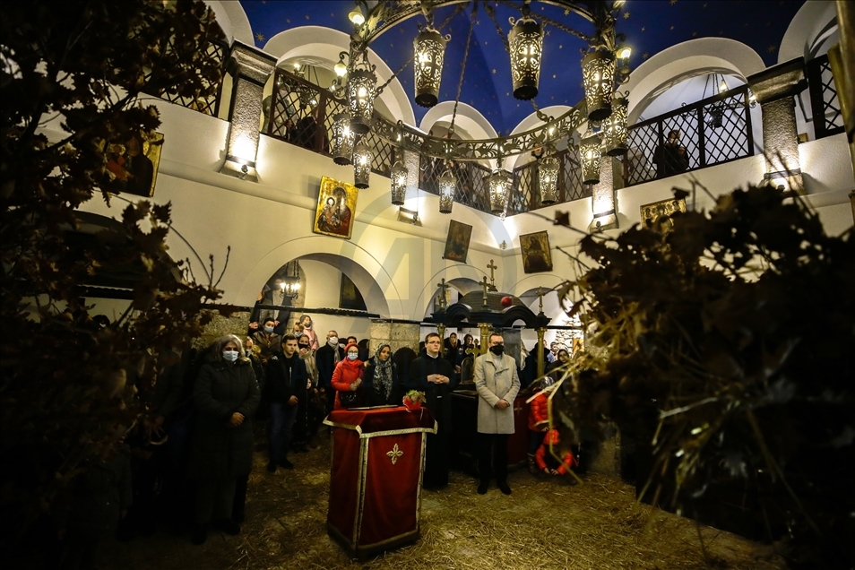 Sarajevo: Obilježavanje Badnje večeri otpočelo paljenjem badnjaka