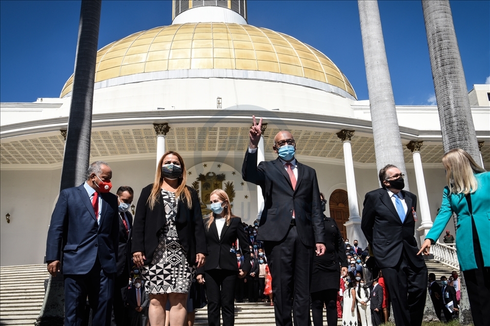 Instalación de la nueva Asamblea Nacional de Venezuela de mayoría oficialista