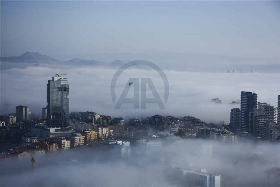 Kabut tebal selimuti kota Ankara, di Turki
