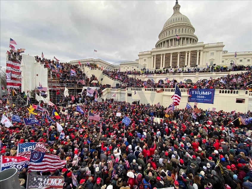 Pendukung Trump serbu Gedung Capitol di Washington
