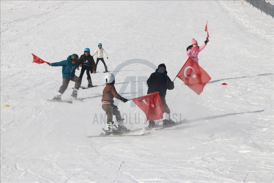 Çaldıran belediyesi geleceğin kayakçılarını yetiştiriyor