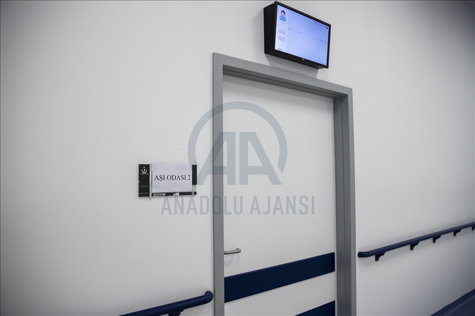 Hastanelerde Kovid-19 aşı odaları hazırlanmaya başladı