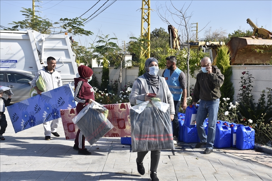 İnsan Vakfından Lübnan'da çadır kampları yanan onlarca Suriyeli mülteci aileye yardım