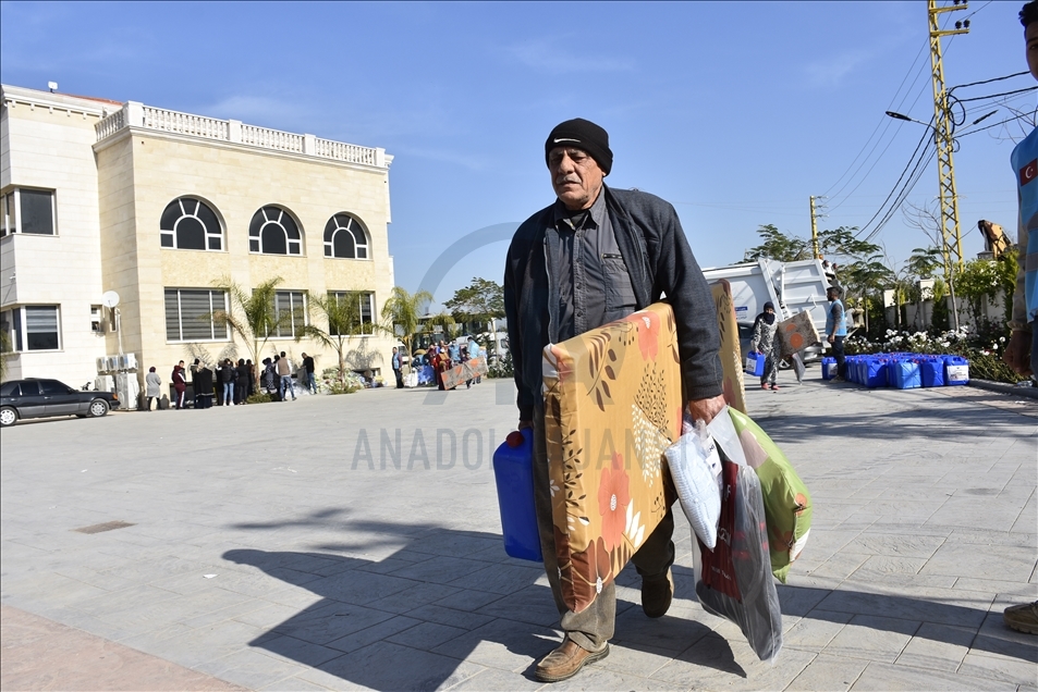 İnsan Vakfından Lübnan'da çadır kampları yanan onlarca Suriyeli mülteci aileye yardım