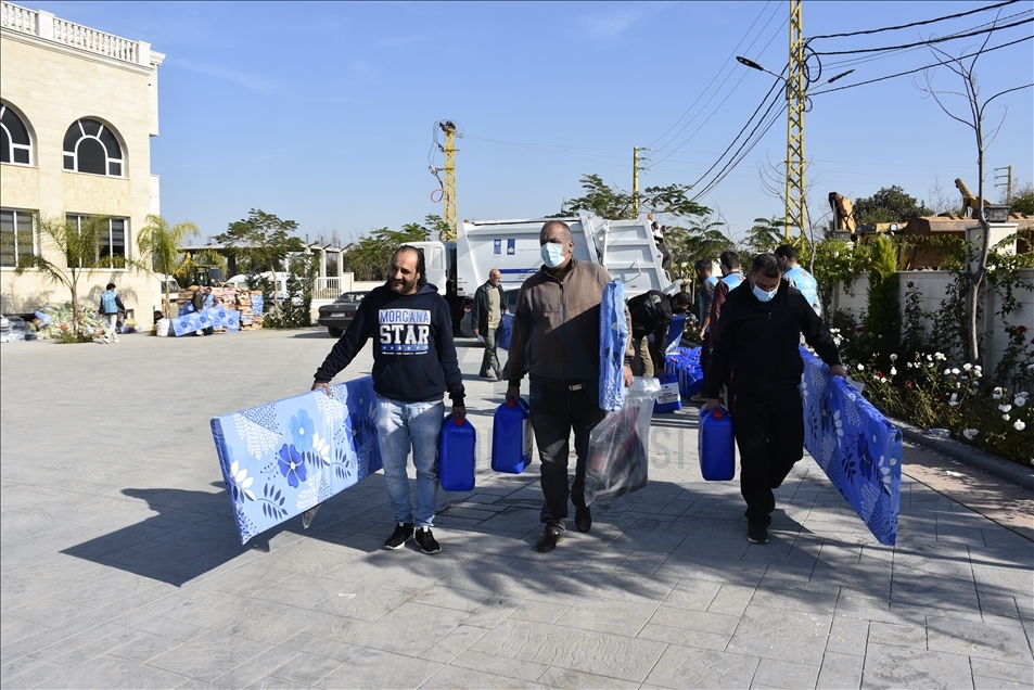İnsan Vakfından Lübnan'da çadır kampları yanan onlarca Suriyeli mülteci aileye yardım