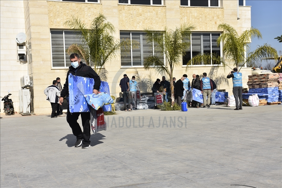 İnsan Vakfından Lübnan'da çadır kampları yanan onlarca Suriyeli mülteci aileye yardım