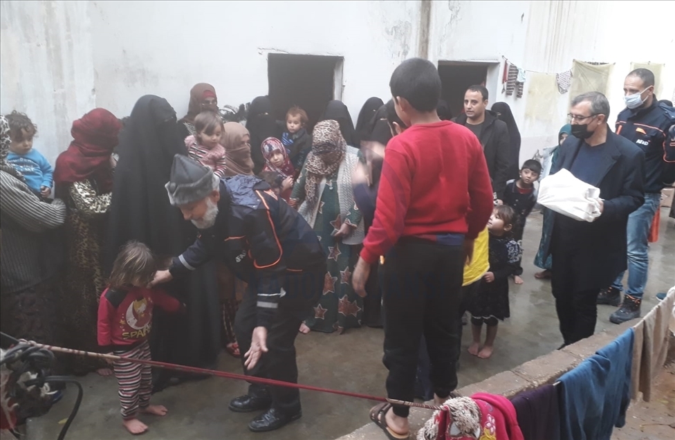 کمک‌های نیروهای مسلح ترکیه به زنان بیوه و کودکان یتیم در راس‌العین