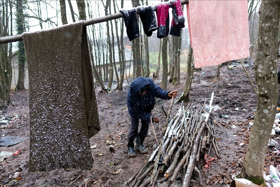 BiH: Migranti u šumi kod Velike Kladuše u teškom stanju, snijeg i niske temperature donijeli nove probleme 