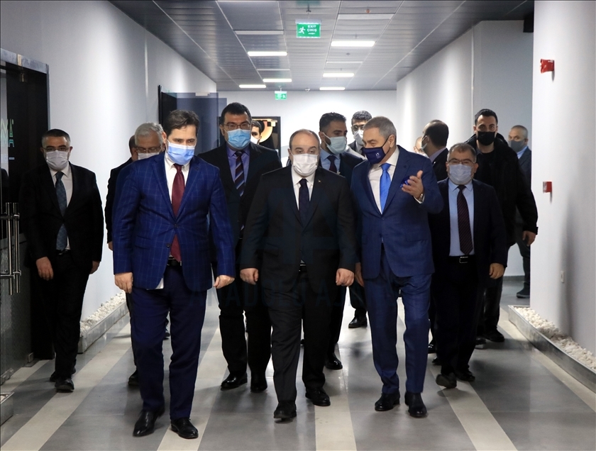 Bakan Varank, "virüs benzeri parçacıklara" dayalı aşı çalışmalarını yerinde inceledi