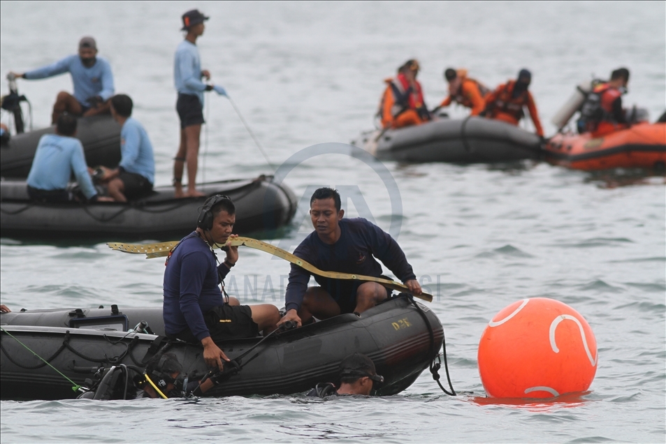 Обломки разбившегося в Индонезии самолета доставлены на экспертизу в кризисный центр