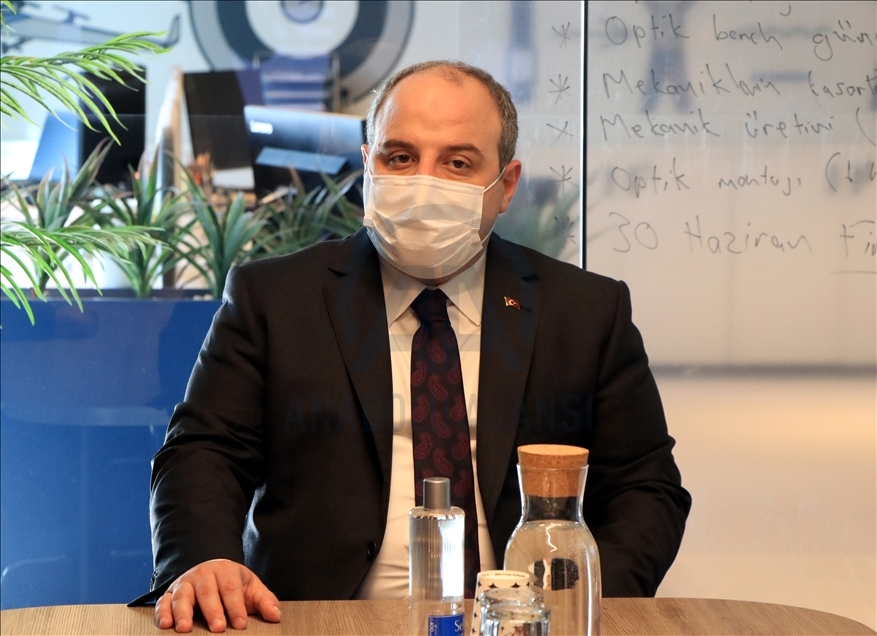 Bakan Varank, "virüs benzeri parçacıklara" dayalı aşı çalışmalarını yerinde inceledi: