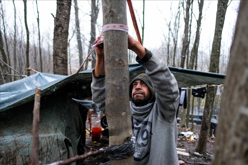 BiH: Migranti u šumi kod Velike Kladuše u teškom stanju, snijeg i niske temperature donijeli nove probleme 