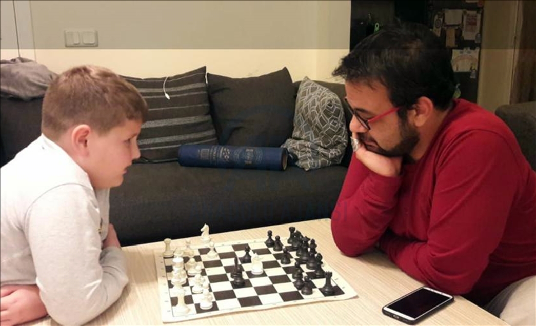 تركيا.. "حملة شطرنج" عائلية أيام حظر التجوال