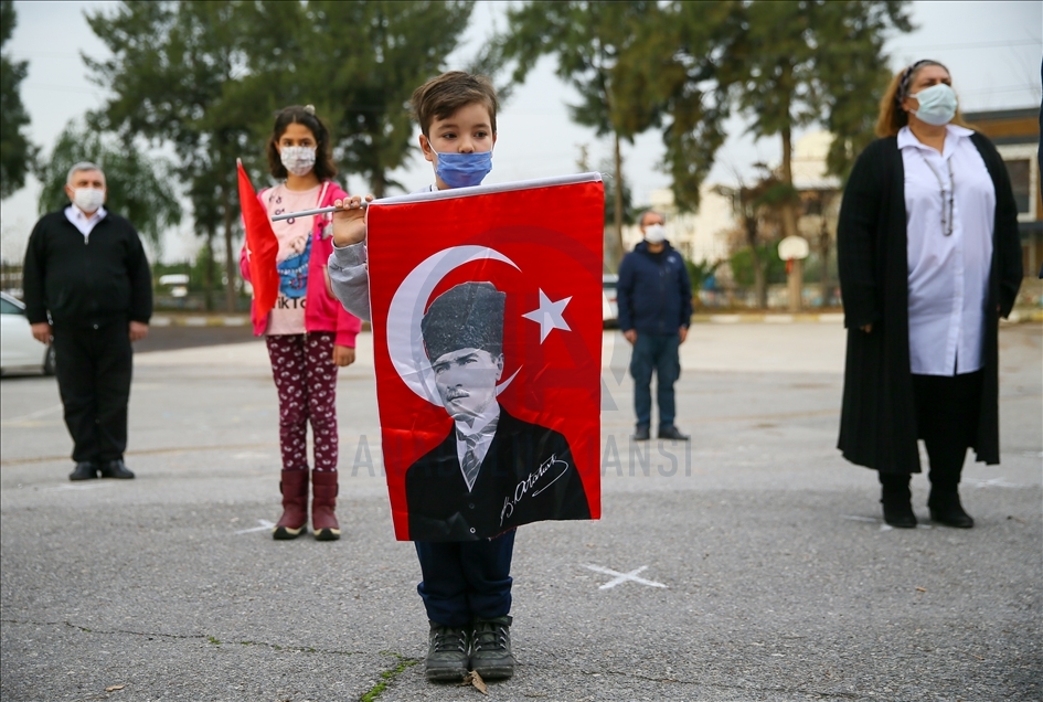 İzmir'de okullarda İstiklal Marşı okundu