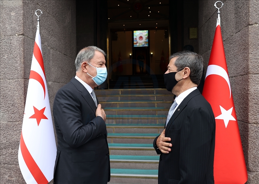 دیدار آکار با وزیر خارجه جمهوری ترک قبرس شمالی 