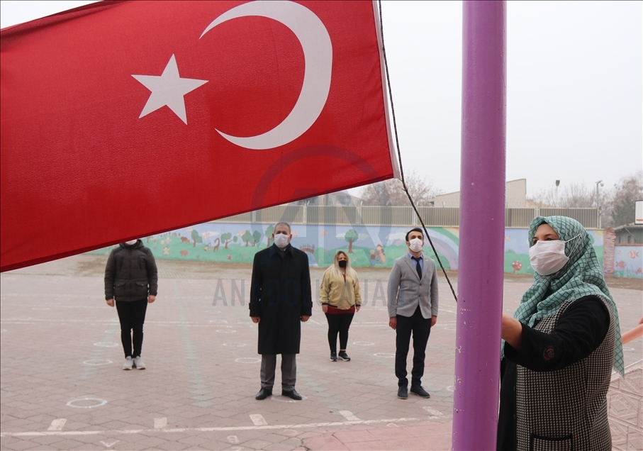 Bakan Selçuk'un, "Okulların bahçesinde İstiklal Marşı okunsun" çağrısı