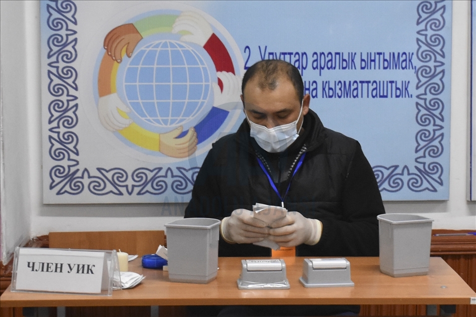 Kirguistán elige nuevo presidente y nuevo sistema de gobierno