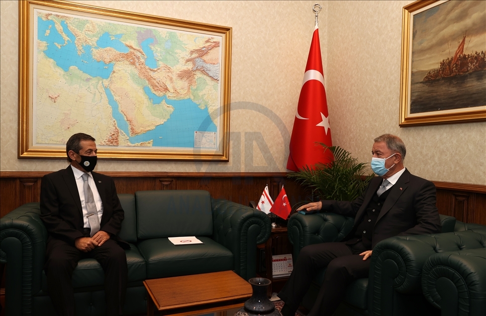 دیدار آکار با وزیر خارجه جمهوری ترک قبرس شمالی 