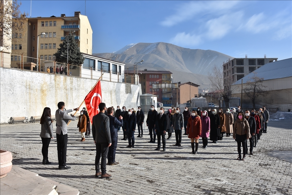 Bakan Selçuk'un, "Okulların bahçesinde İstiklal Marşı okunsun" çağrısı