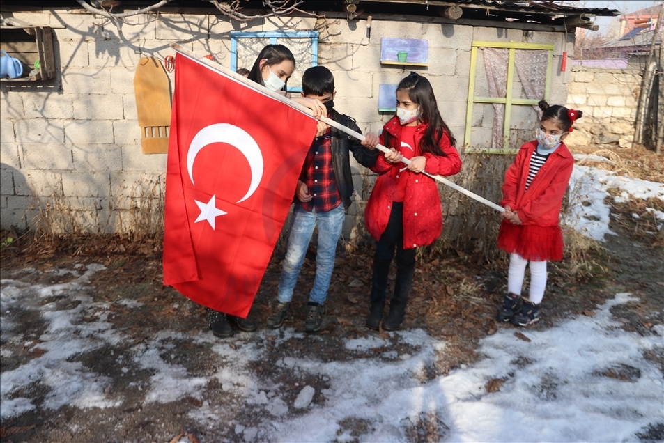 Bakan Selçuk'un, "Okulların bahçesinde İstiklal Marşı okunsun" çağrısı