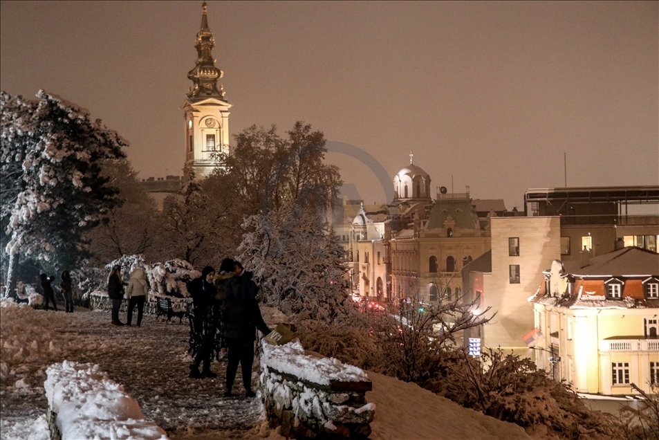 Sırbistan'ın başkenti Belgrad beyaza büründü
